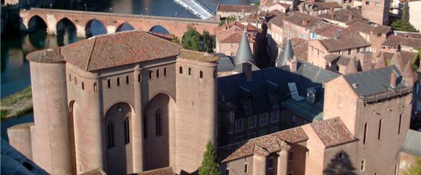 Albi-Palais-de-la-berbie-et-ponts