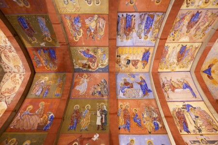 Entre fresques et boiseries, deux églises atypiques des Monts d’Alban