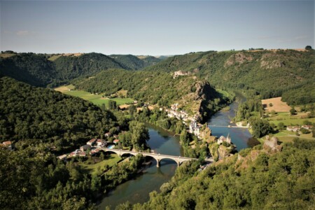 Le village d’Ambialet et son prieuré